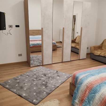 Appartamenti Lungo Fiume 506 Sesto Calende Luaran gambar