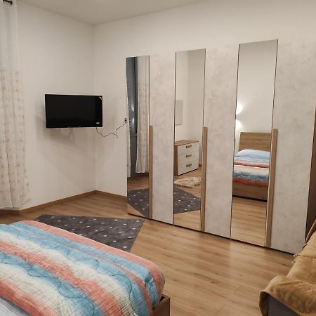 Appartamenti Lungo Fiume 506 Sesto Calende Luaran gambar